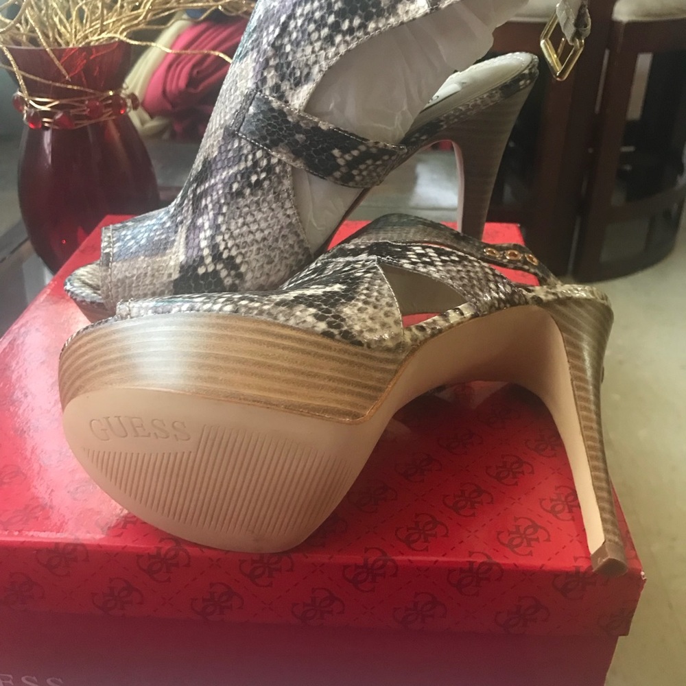 Guess Ofiray Platform Heels -  New - Picture 4 of 4